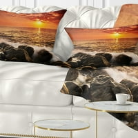 Designart Bright Sunset over Rocky Shore - moderni jastuk za bacanje mora-12x20