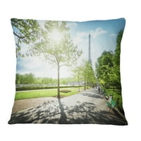 Designart Paris Eiffelov toranj u sunčanom jutru - pejzažni štampani jastuk za bacanje - 16x16