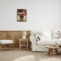 Stupell Industries Trotting Highland Cattle Bold Red Barn photo Black Framered Art Print Wall Art, dizajn